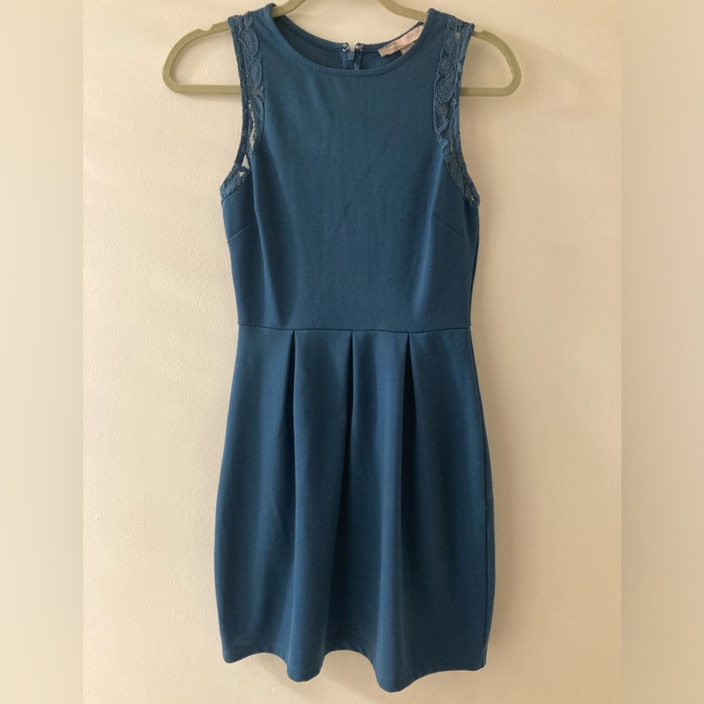 Forever 21 Lace Sleeve Dress size XS‎